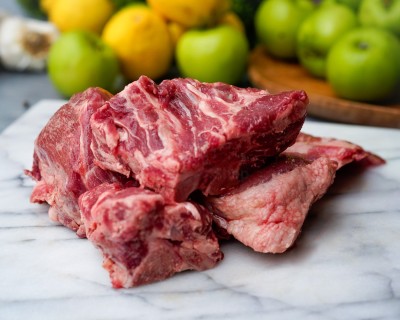 Свинина на кости охлаждённая 1 кг - купить в Кырте